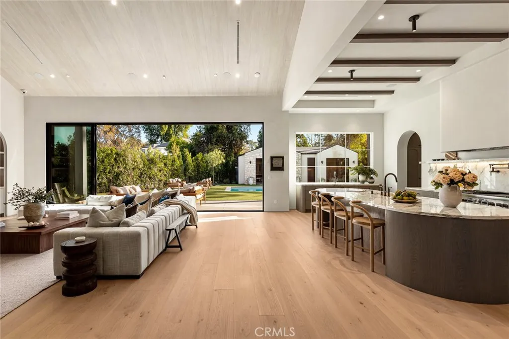 19026 Sprague Street, Tarzana, California 91356 home-pic-6